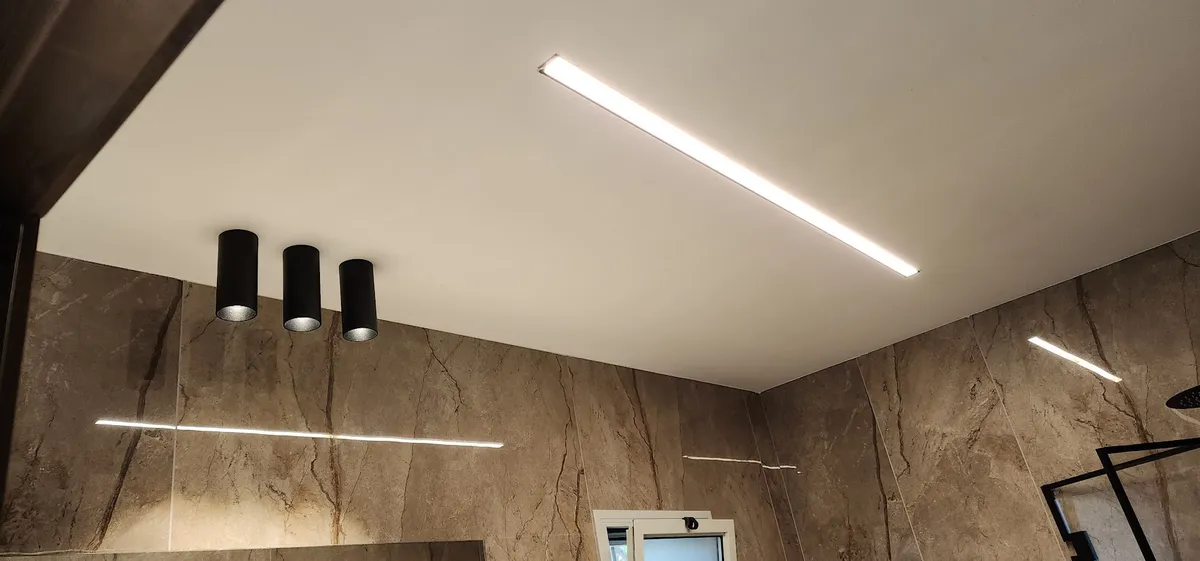 תאורת LED באמבטיה מעוצבת
